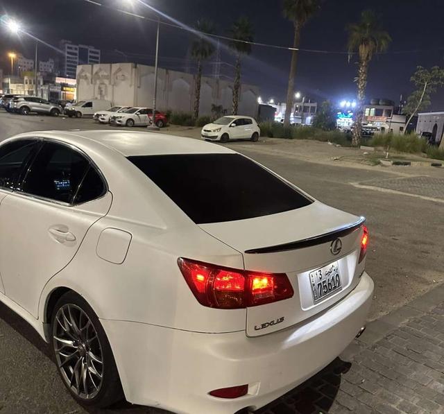 اشترِ لكزس IS