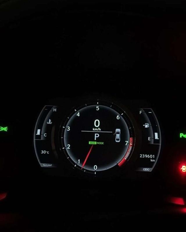 لكزس IS 2020