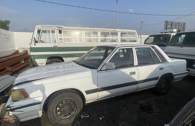 نيسان 200L لوريل