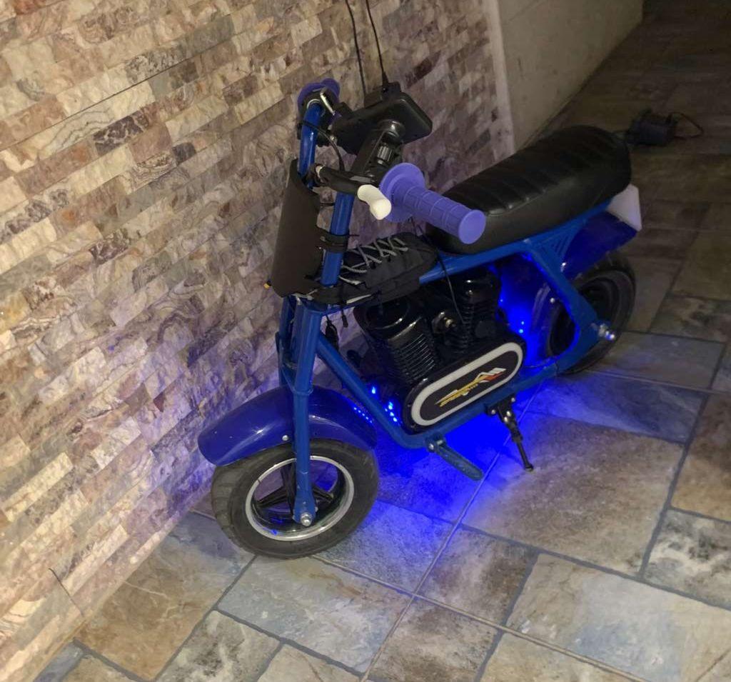 Mini e-moto for