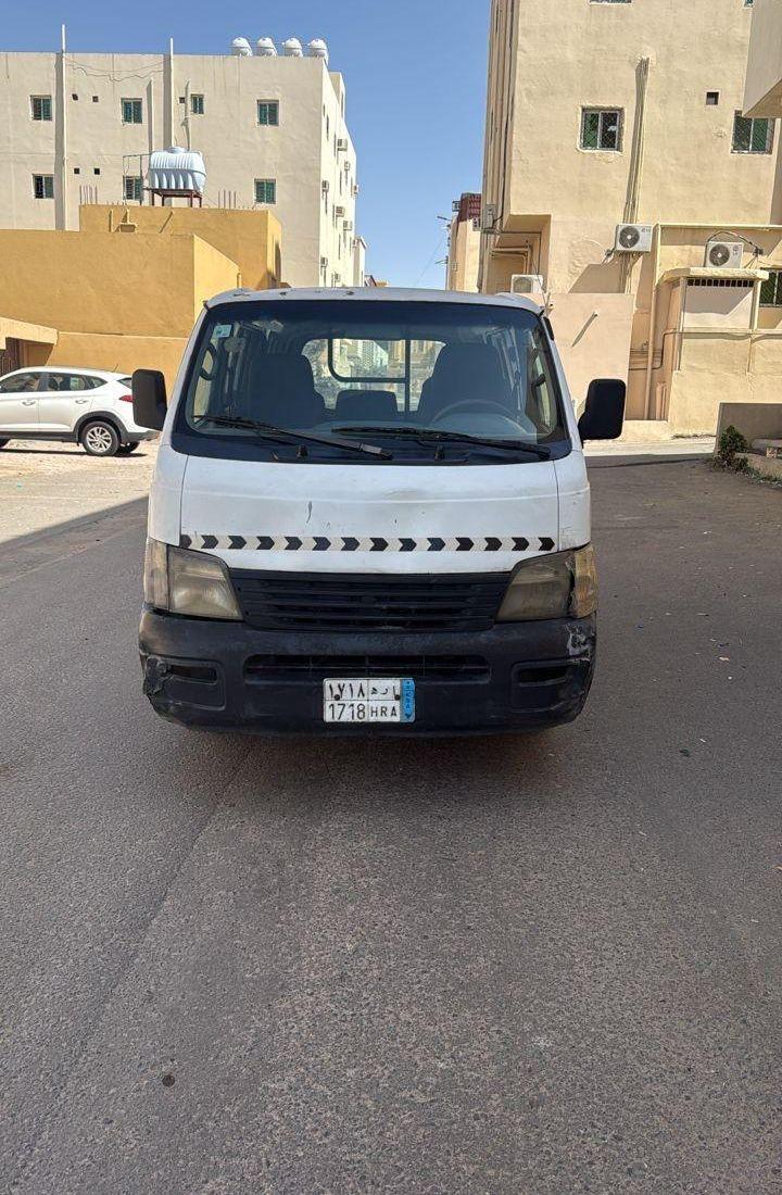 نيسان اورفان للبيع