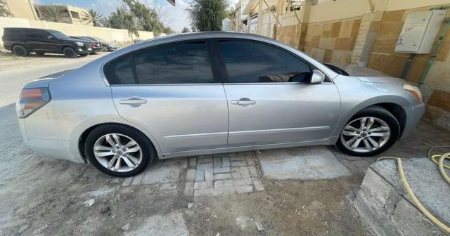 2010 نيسان التيما