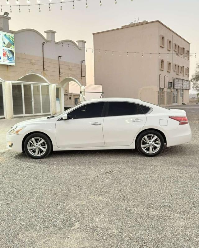 2013 نيسان التيما