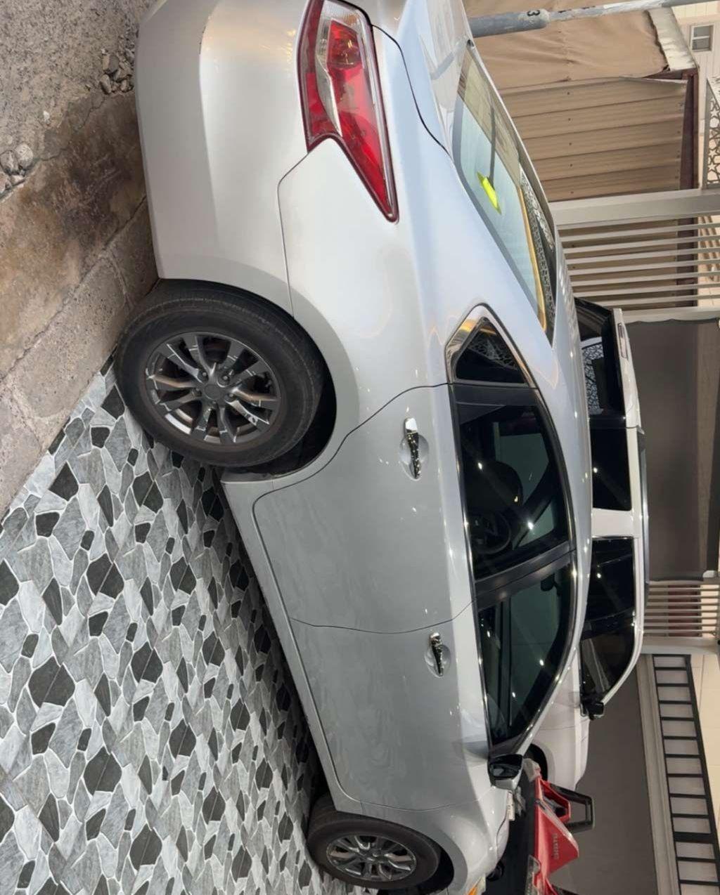2015 نيسان التيما