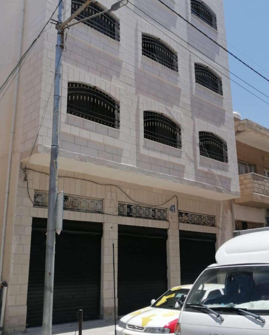 مجمع تجاري في