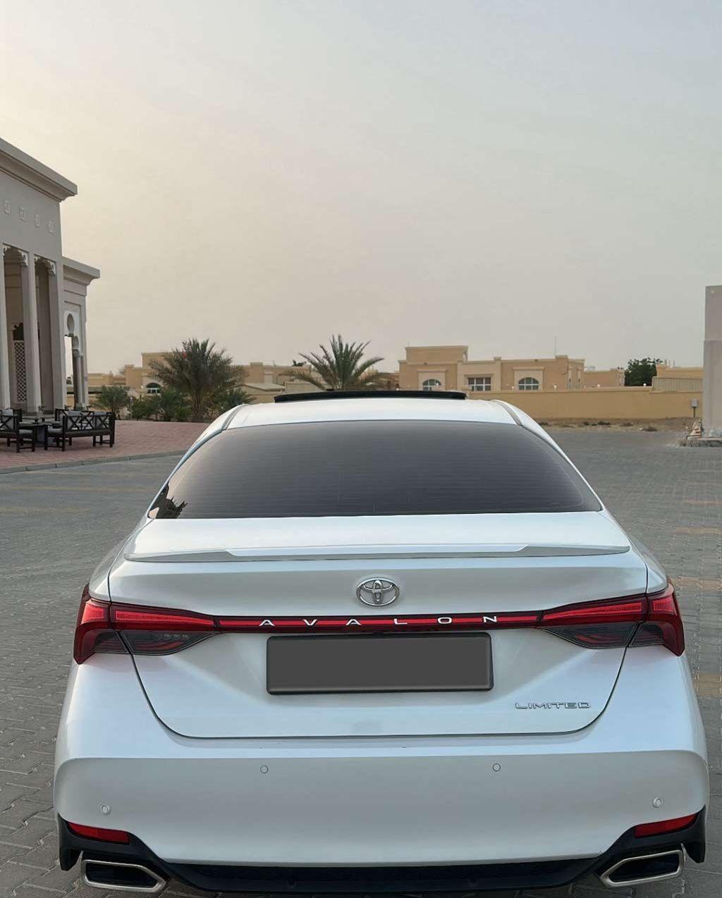 2022 تويوتا افالون