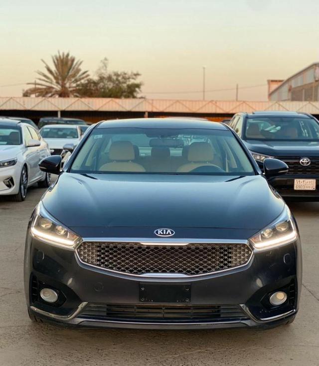 مكينة خياطة شبه