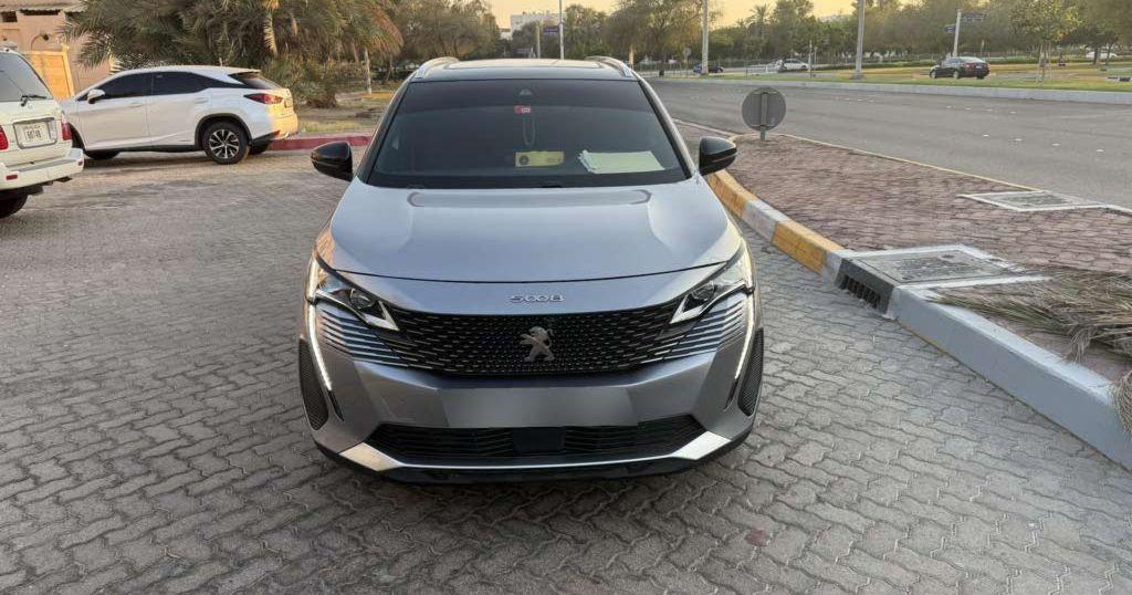 2022 بيجو 5008