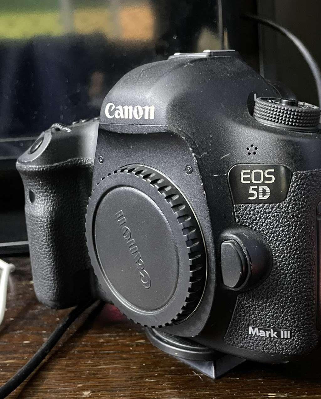 كاميرا احترافية canon