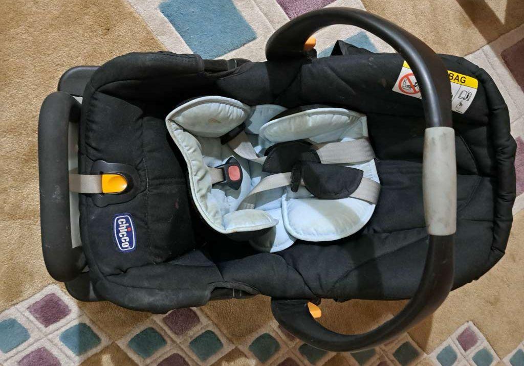 مقعد سيارة للاطفال