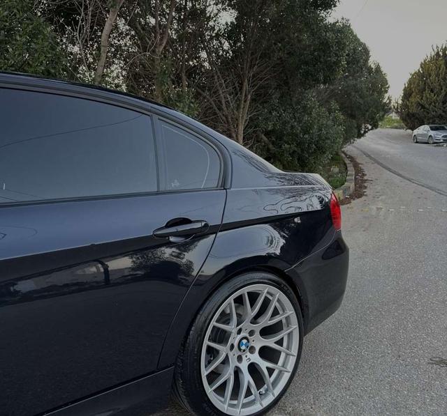 BMW 318 2009
