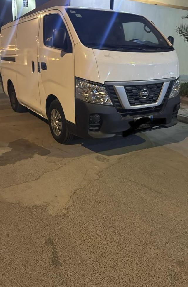 ايجار باص نيسان