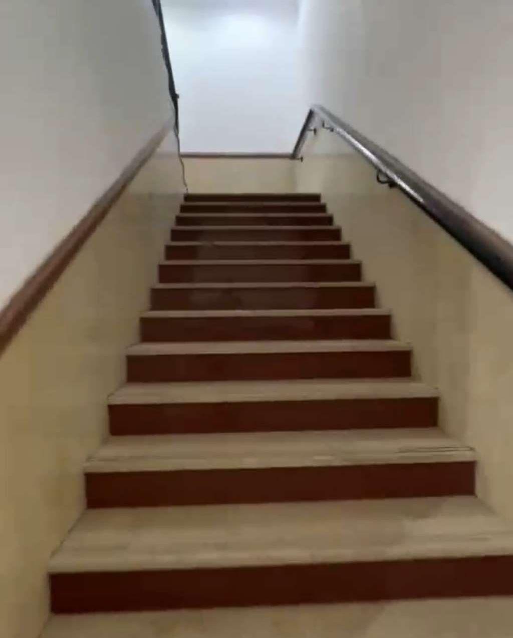 للايجار طابق في