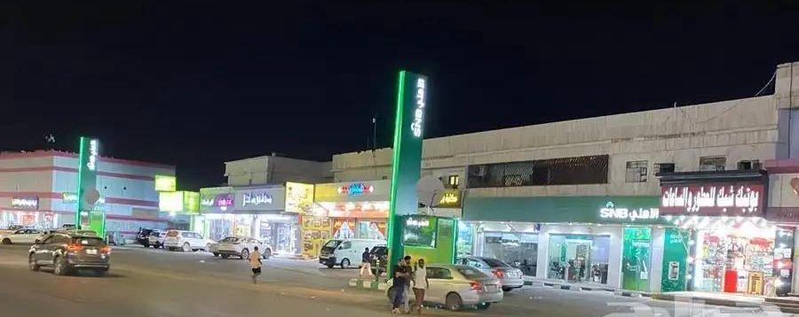 مجمع تجاري للبيع