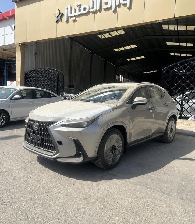 لكزس NX350 -