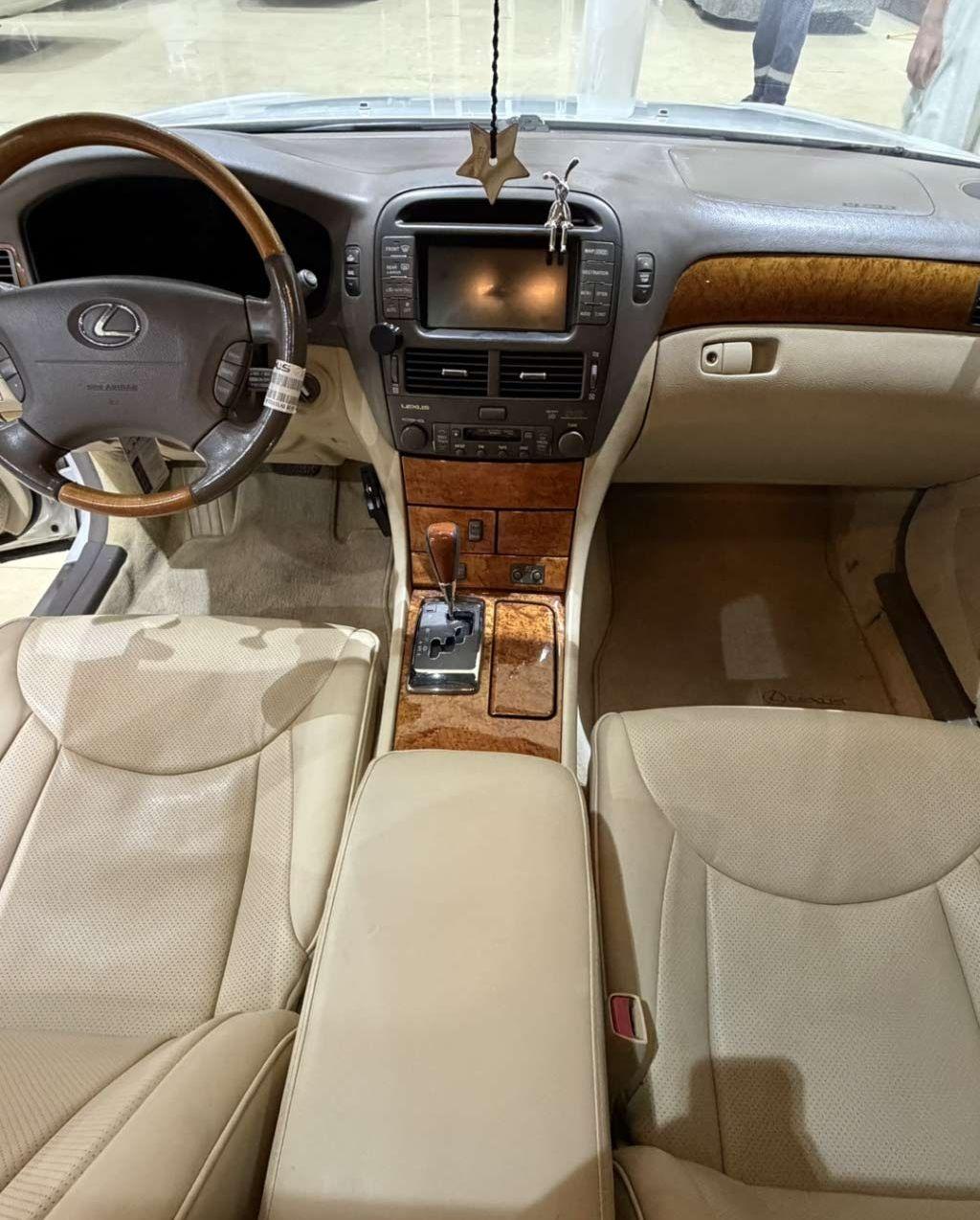 2004 لكزس LS