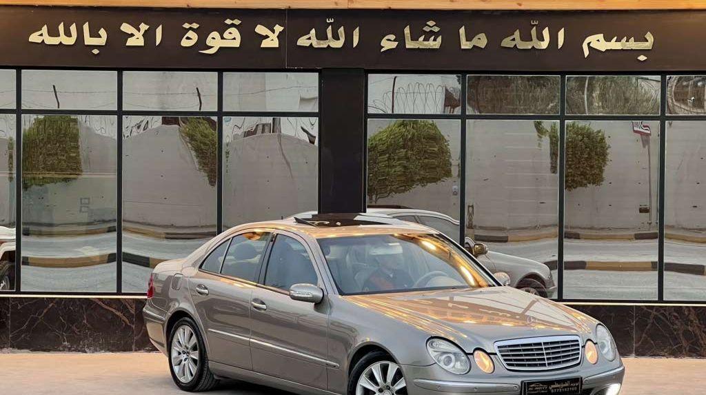 مرسيدس E 200