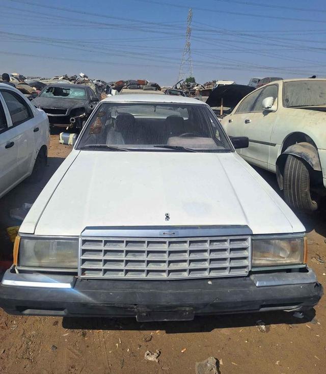 نيسان لوريل 200