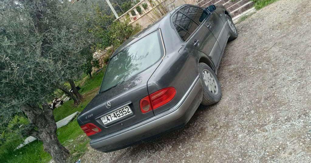 مرسيدس E 200