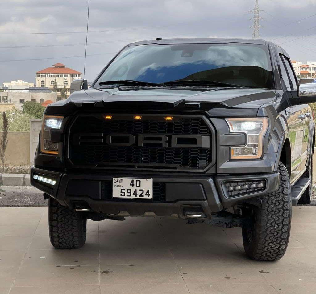فورد F-150 لاريات