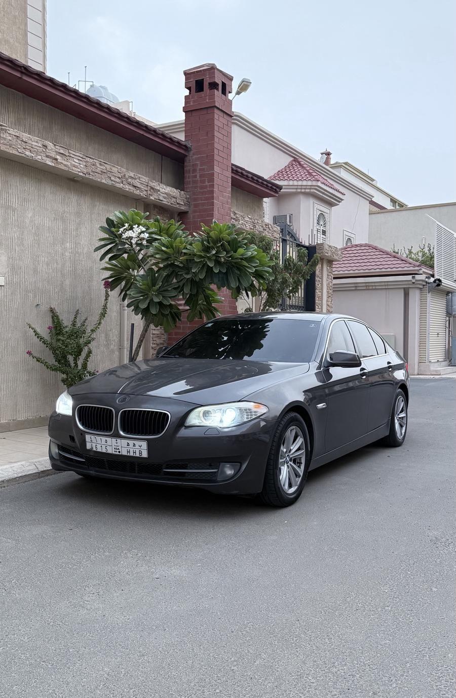 bmw520i 2013 في