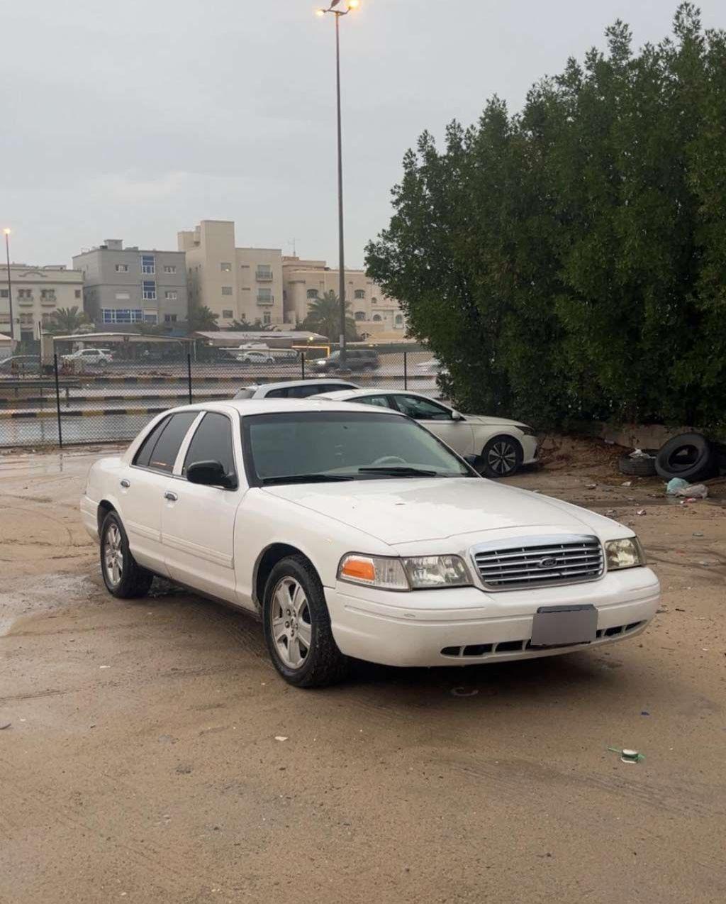 2011 فورد كراون