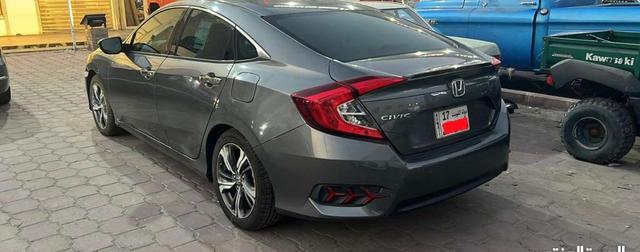 يتوفر Honda Civic