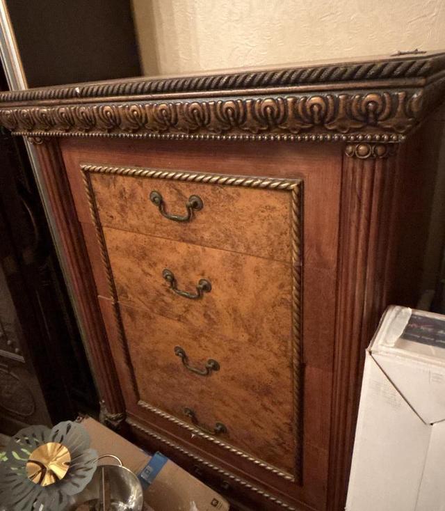 طاولة طعام مع