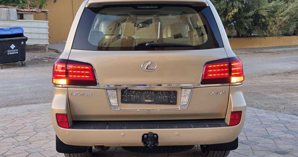 2010 لكزس LX