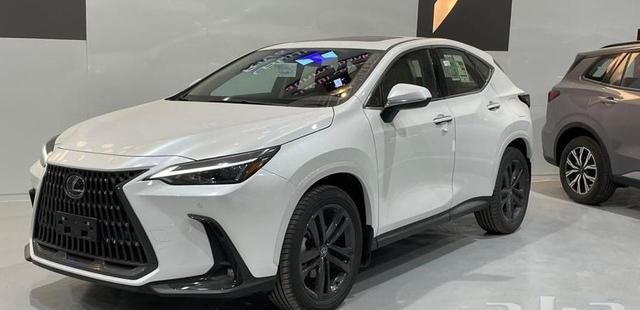 لكزس NX350 فئةAA
