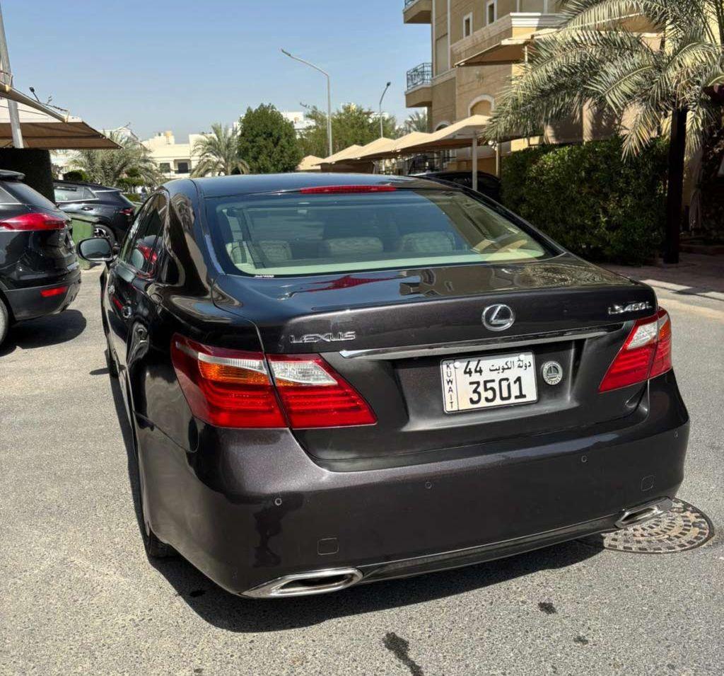 2010 لكزس LS
