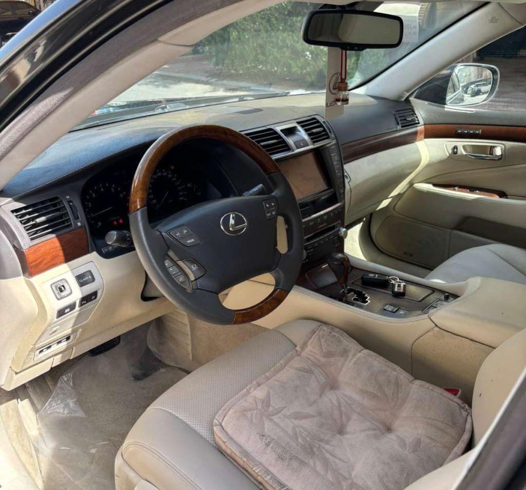2010 لكزس LS