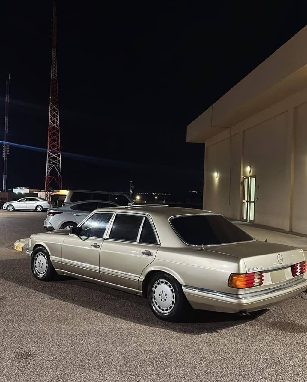 مرسيدس 300 SEL