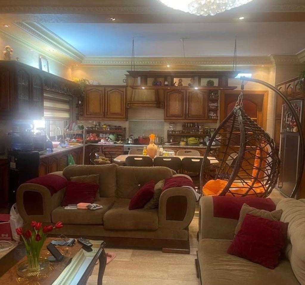 شقه طابقيه للبيع