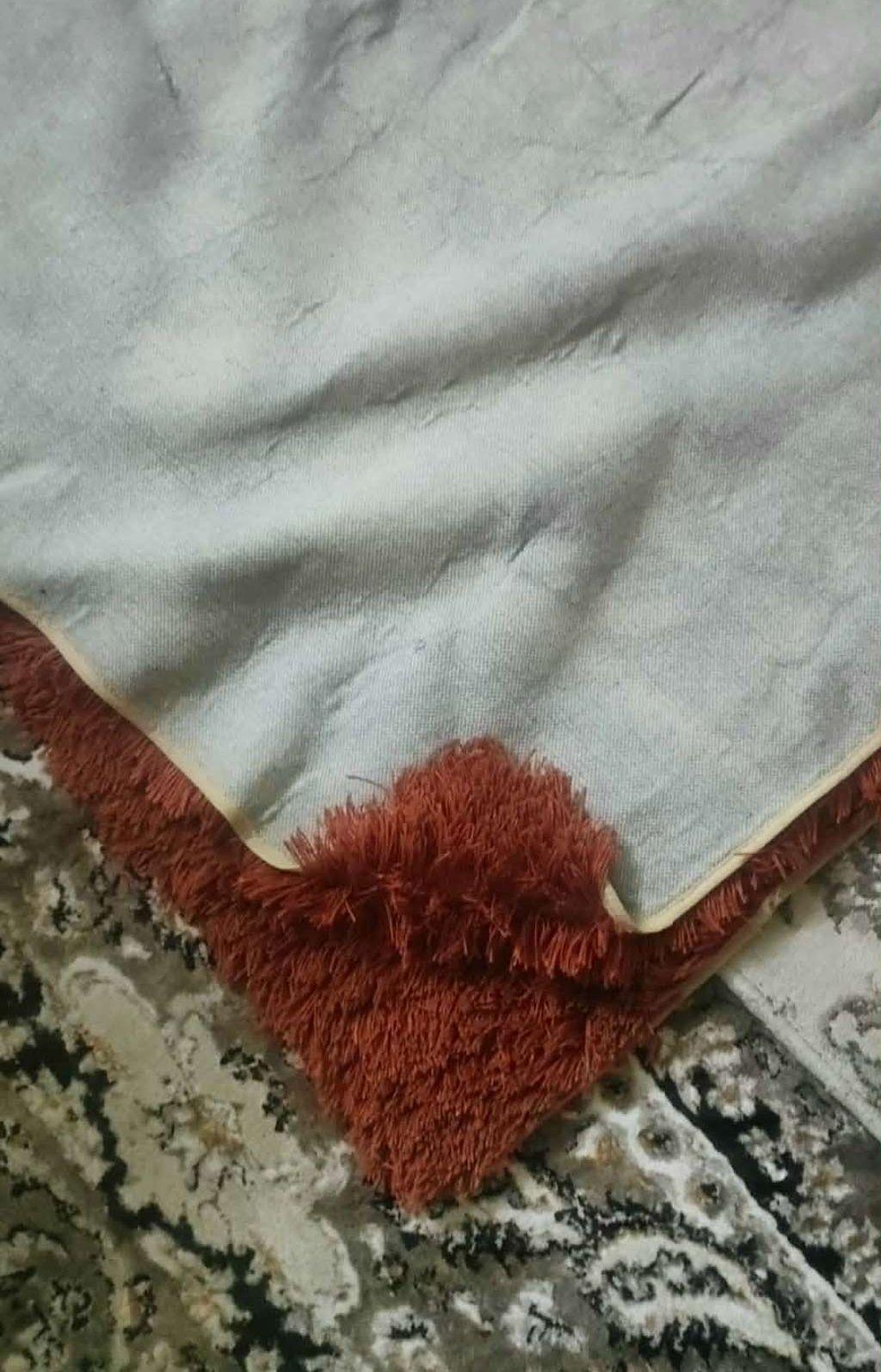 سجاد لون قرميدي