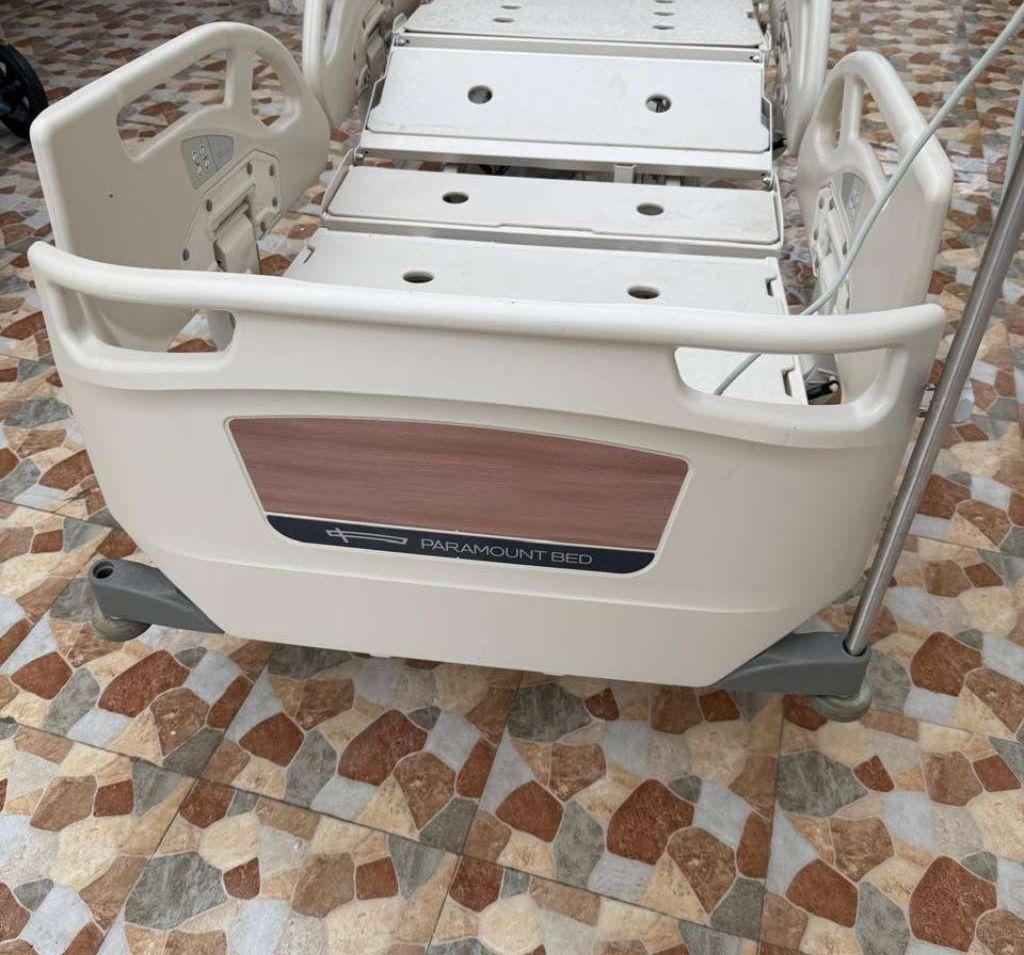 سرير طبي شبه