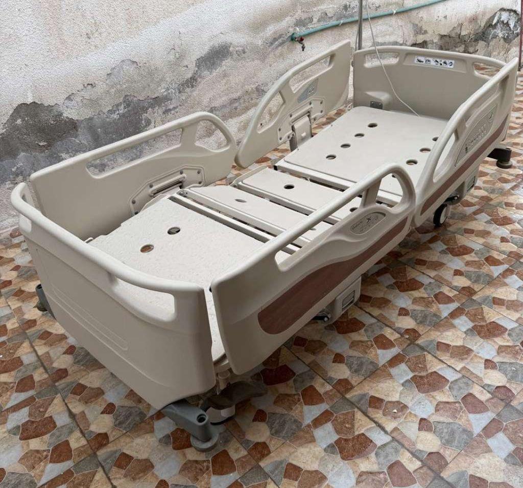 سرير طبي شبه