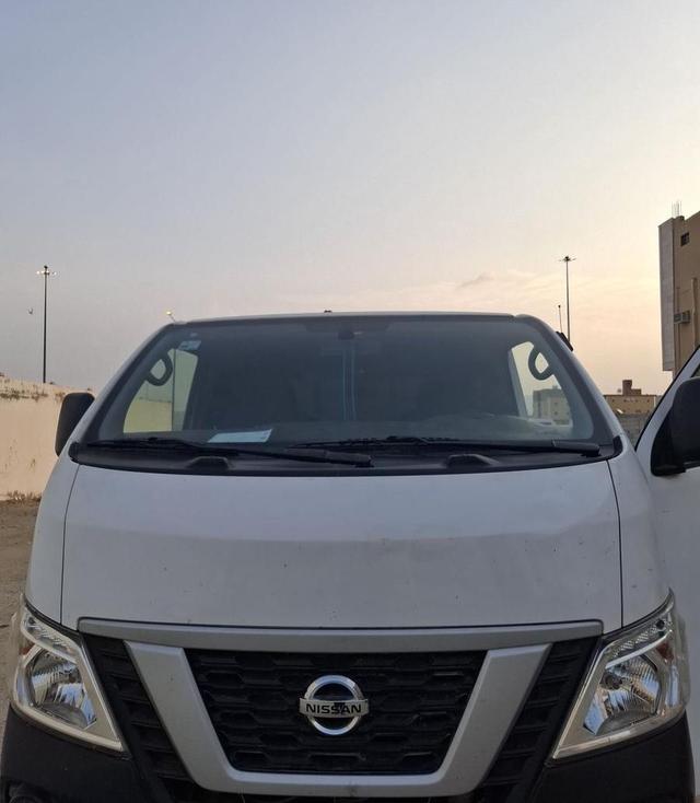 باص نيسان اورفان