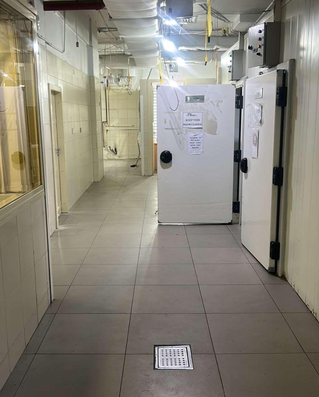 Refrigerator warehouse in