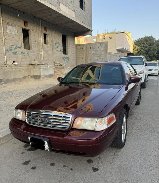 للبيع فورد فكتوريا