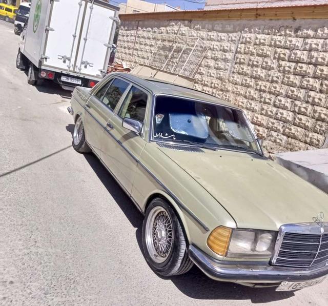 مرسيدس E200 1982