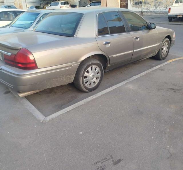 2003 فورد كراون