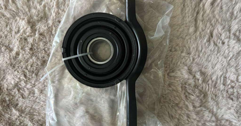 Driveshaft center bearing