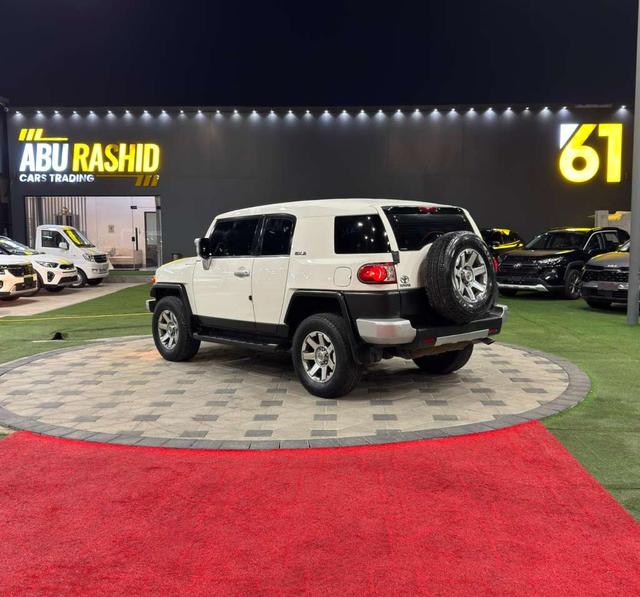 2017 تويوتا FJ