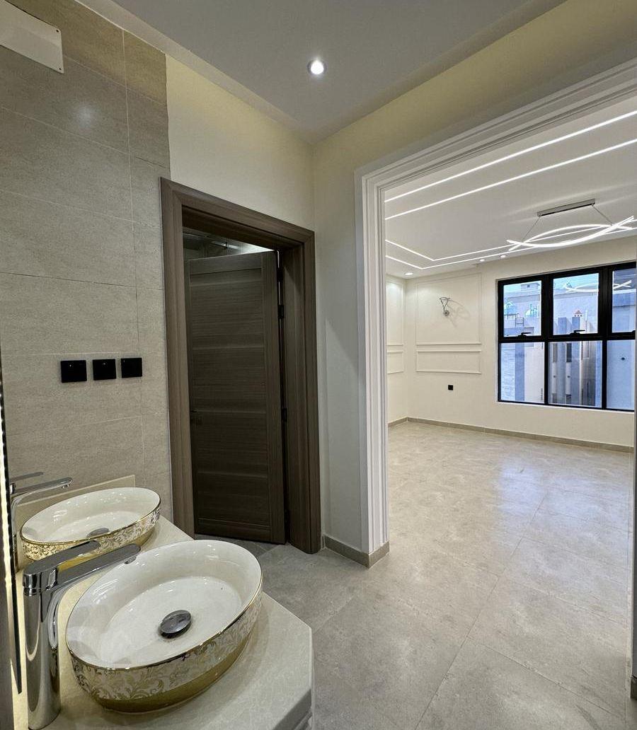شقة علوية بسطح