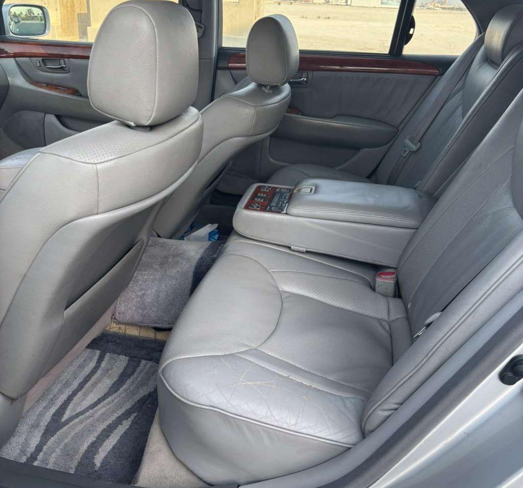 2004 لكزس LS