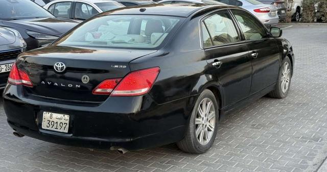 2010 تويوتا افالون