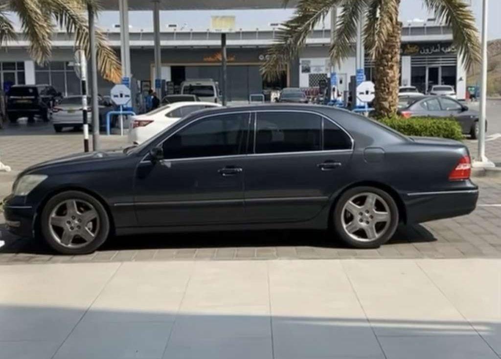 2004 لكزس LS