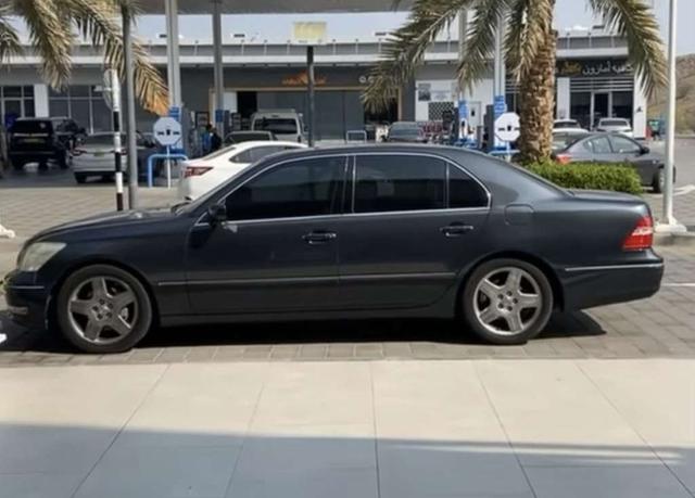 2004 لكزس LS