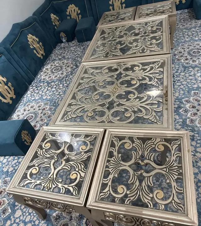 طاولتين كبيره واربعه